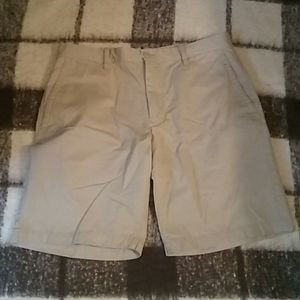 👞 Gap khaki shorts